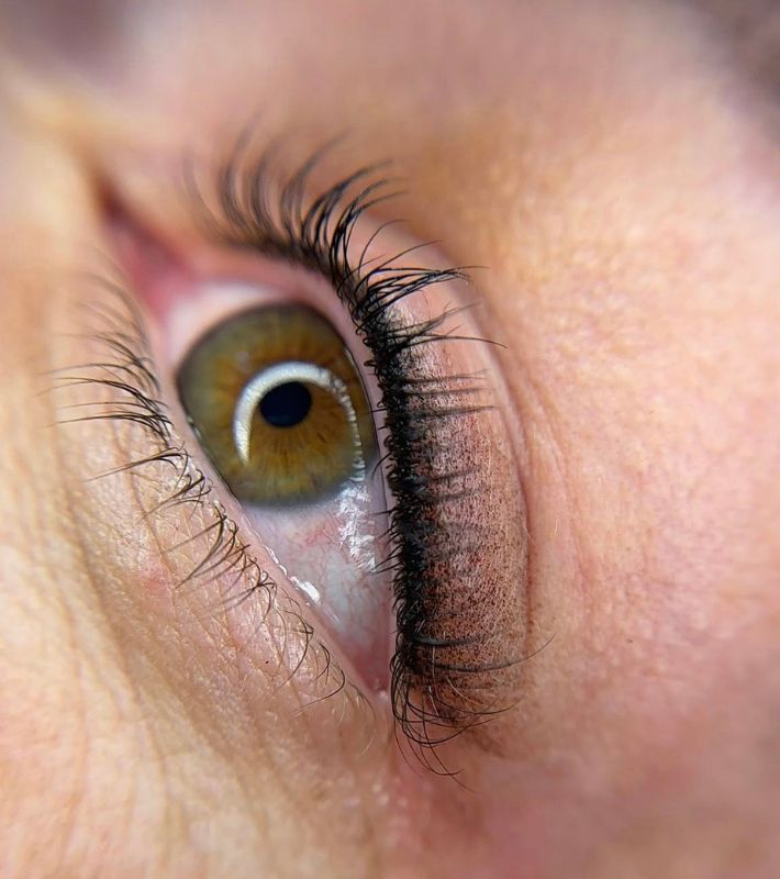 Permanentní make-up očních linek